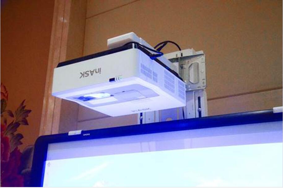 携手飞利浦 英士发布了两款HLD光源投影机